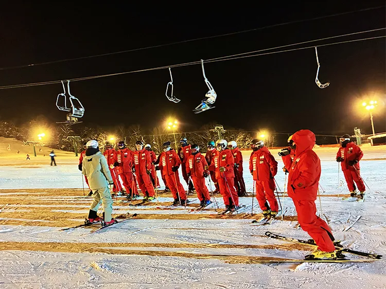 サンタプレゼントパークスキースクールのインストラクター研修